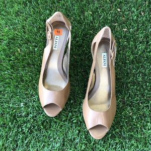 Alfani Tan Heels Sz 10